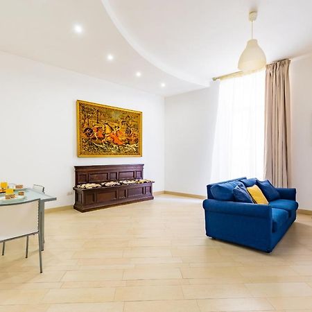 Apartment With Balcony In Palazzo Diaz By Wonderful Italy Napoli Dış mekan fotoğraf