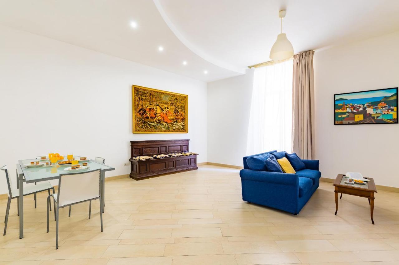 Apartment With Balcony In Palazzo Diaz By Wonderful Italy Napoli Dış mekan fotoğraf