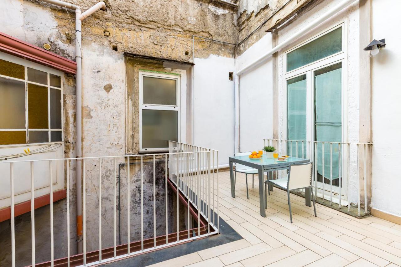 Apartment With Balcony In Palazzo Diaz By Wonderful Italy Napoli Dış mekan fotoğraf