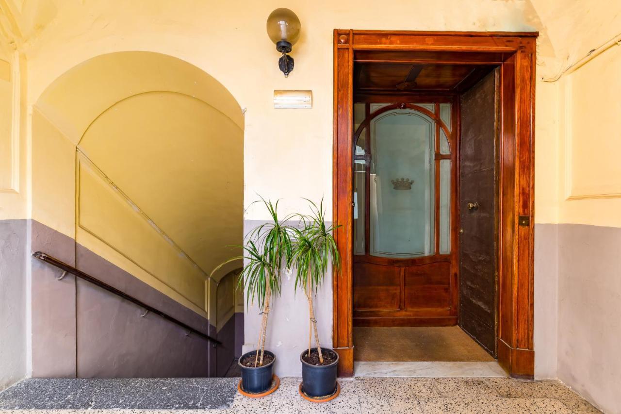 Apartment With Balcony In Palazzo Diaz By Wonderful Italy Napoli Dış mekan fotoğraf