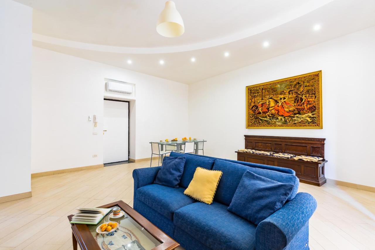 Apartment With Balcony In Palazzo Diaz By Wonderful Italy Napoli Dış mekan fotoğraf
