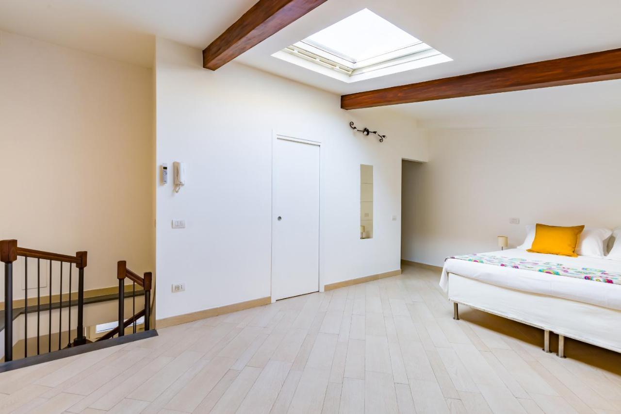 Apartment With Balcony In Palazzo Diaz By Wonderful Italy Napoli Dış mekan fotoğraf